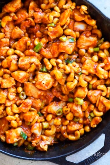 Cashew Chicken Recipe - This Cashew Chicken recipe makes a favorite quick and easy recipe perfect for busy weeknights! Ready and on the table faster than takeout.